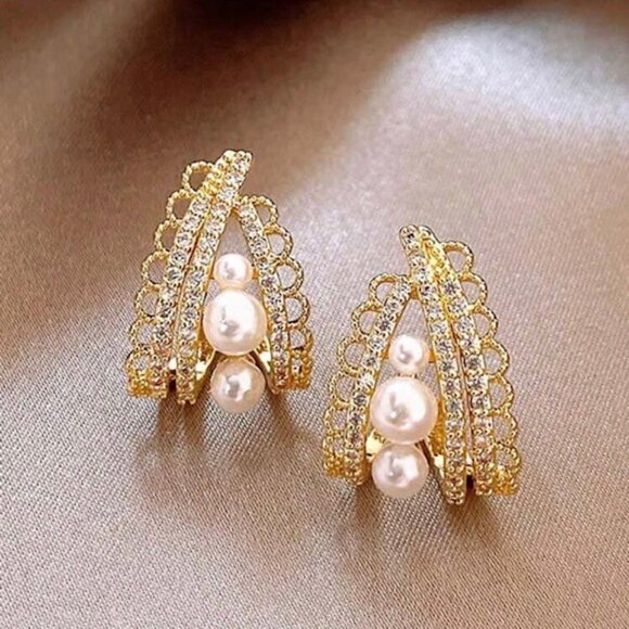 Luxury Pearl Embellished Triangle Stud Earrings For Women - Picture 2 of 3